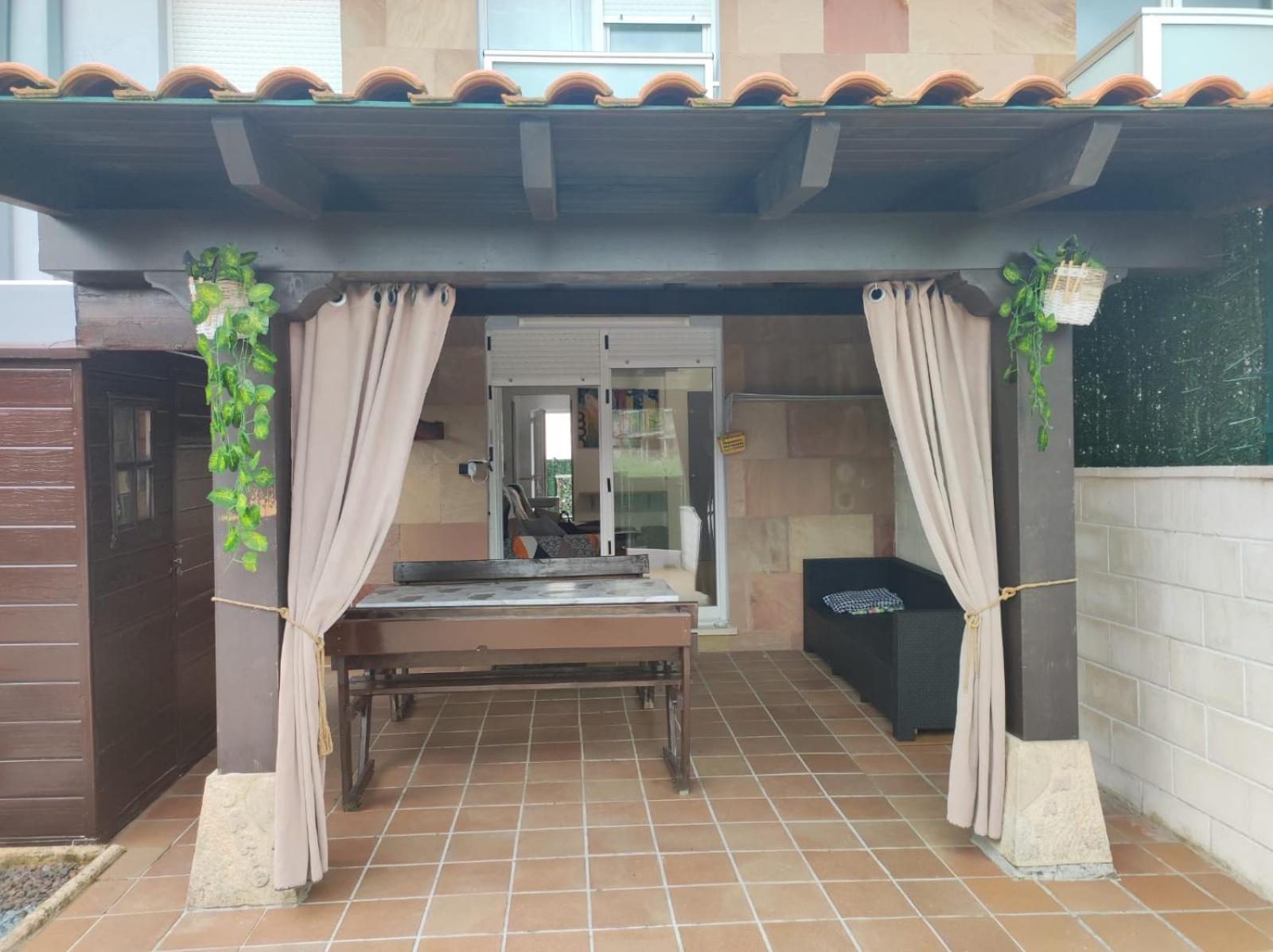Chalet Bajo Con Jardin, Patio, Cenador Y Barbacoa. Viveda Eksteriør bilde
